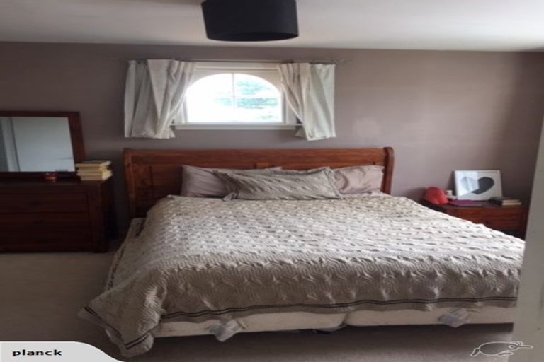 Photo of property in 12 Ladbrokes Place, Fendalton, Christchurch, 8052