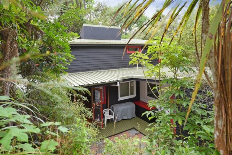 Photo of property in 63 Wyndham Road, Pinehaven, Upper Hutt, 5019