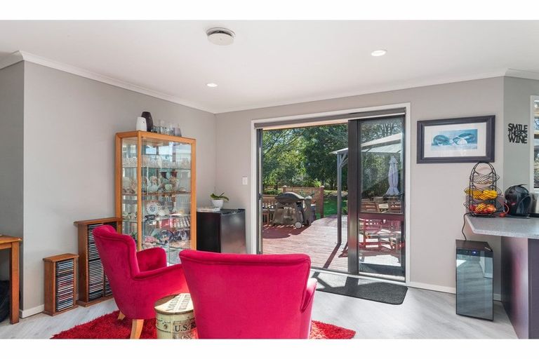 Photo of property in 6 Raukawa Grove, Waiuku, 2123