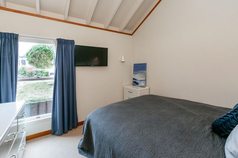 Photo of property in 19 Tauroa Road, Havelock North, 4130