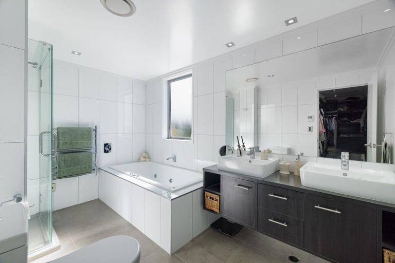 Photo of property in 3/104 Harbour Drive, Otumoetai, Tauranga, 3110