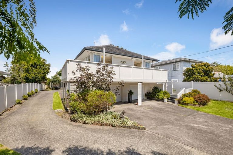Photo of property in 31 Covil Avenue, Te Atatu South, Auckland, 0610