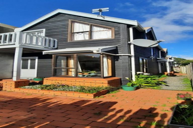 Photo of property in 2/5 Scarborough Terrace, Mount Victoria, Wellington, 6011