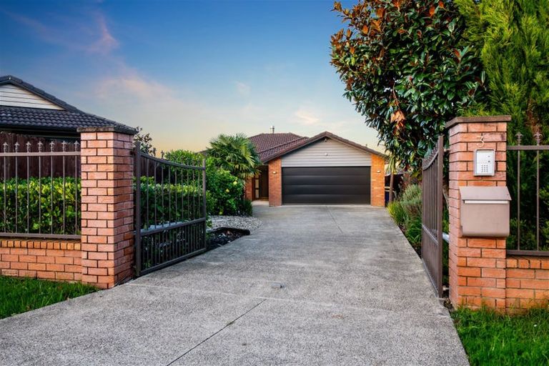 Photo of property in 3 Stow Place, Henderson, Auckland, 0612