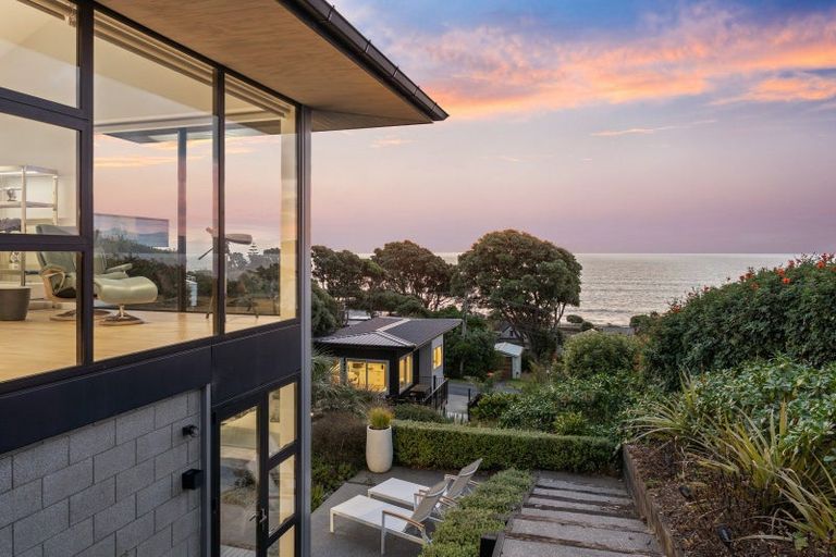 Photo of property in 15 Karekare Road, Raumati South, Paraparaumu, 5032