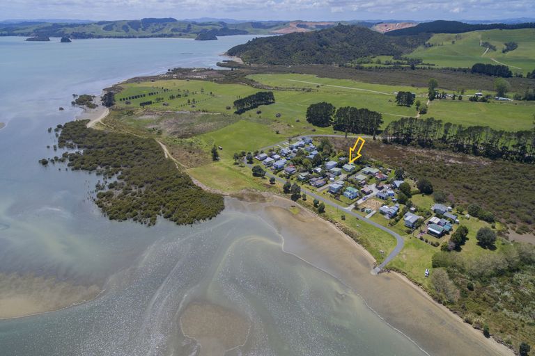 Photo of property in 19 Birds Beach Road, Tapora, 0977