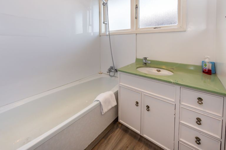 Photo of property in 201 Memorial Avenue, Burnside, Christchurch, 8053