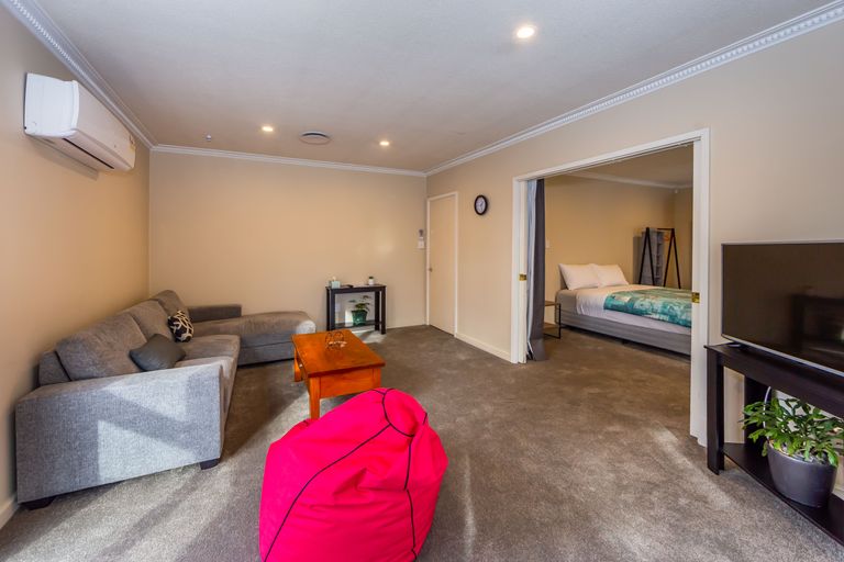 Photo of property in 201 Memorial Avenue, Burnside, Christchurch, 8053