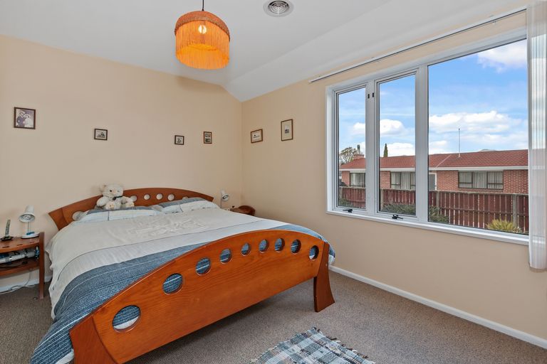 Photo of property in 132b Warren Crescent, Hillmorton, Christchurch, 8025