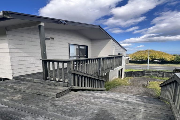 Photo of property in 28 Goodwood Drive, Goodwood Heights, Auckland, 2105