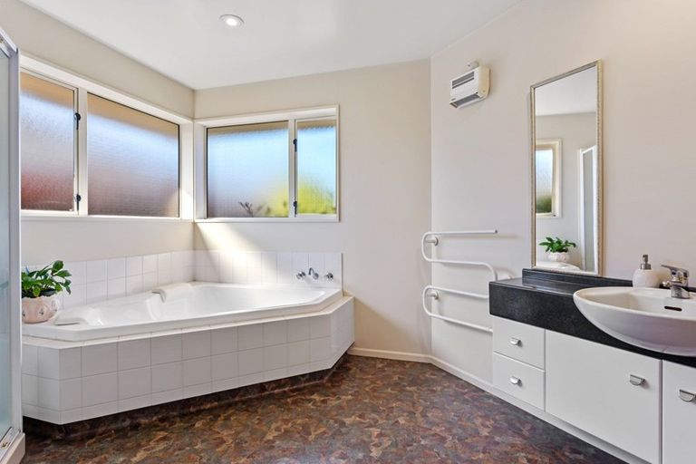 Photo of property in 21 Carmana Gardens, Rangiora, 7400