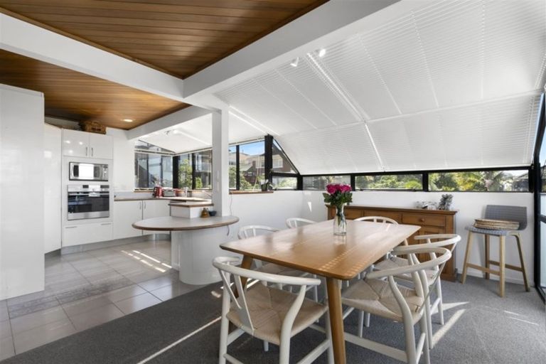 Photo of property in 2/11 Seaview Road, Castor Bay, Auckland, 0620