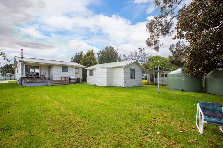 Photo of property in 19 Birds Beach Road, Tapora, 0977