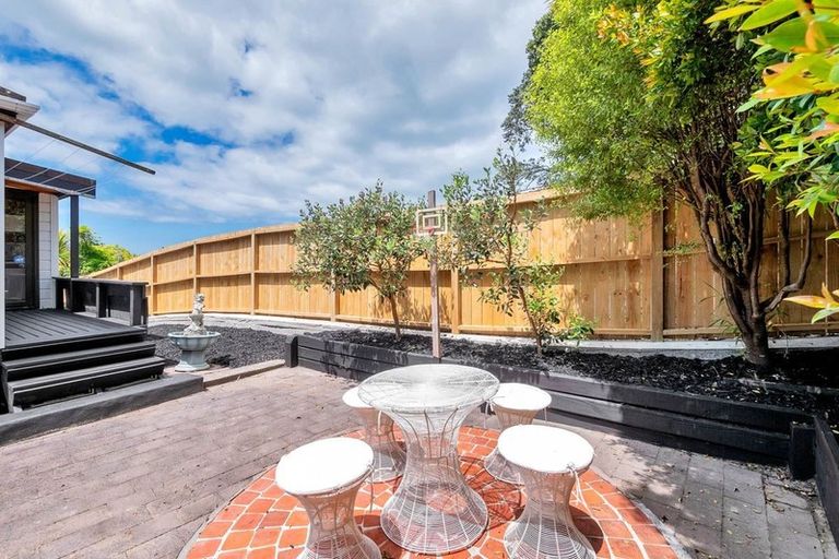 Photo of property in 2/18 Long Bay Drive, Torbay, Auckland, 0630