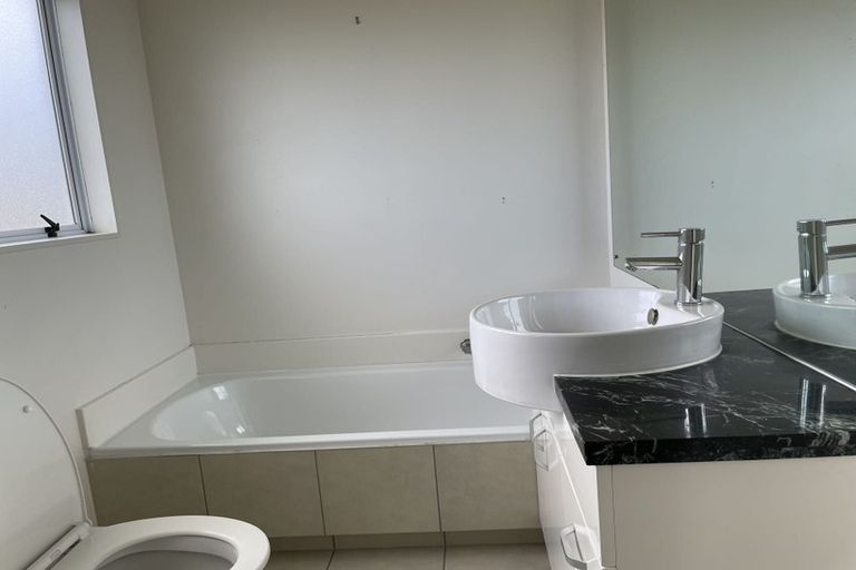 Photo of property in 2/17 Kells Place, Botany Downs, Auckland, 2010