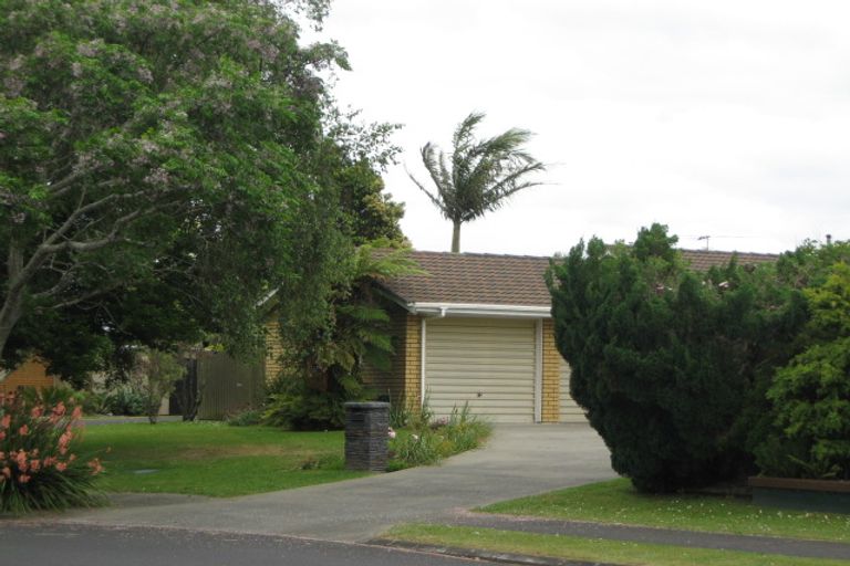 Photo of property in 11 Donegan Place, Conifer Grove, Takanini, 2112