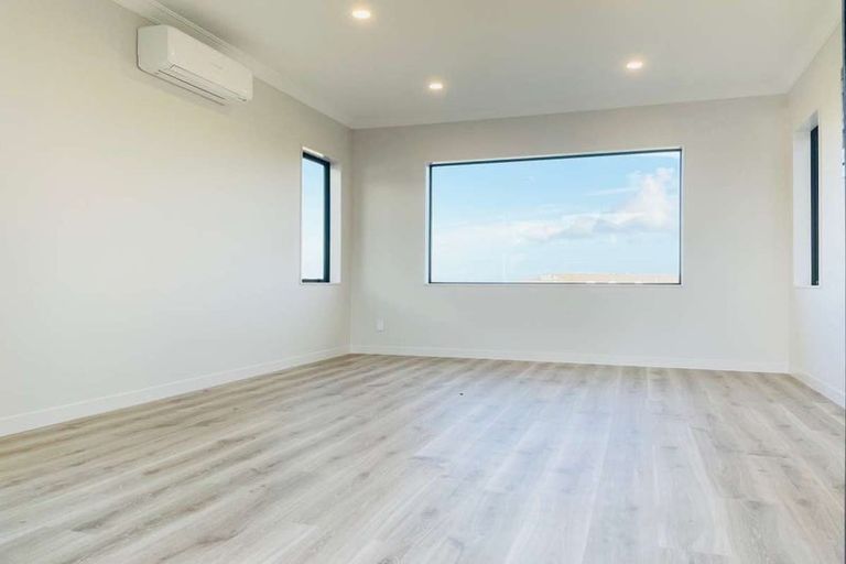 Photo of property in 16 Bine Crescent, Orewa, 0931