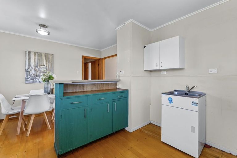 Photo of property in 4 Duncan Avenue, Te Atatu South, Auckland, 0610