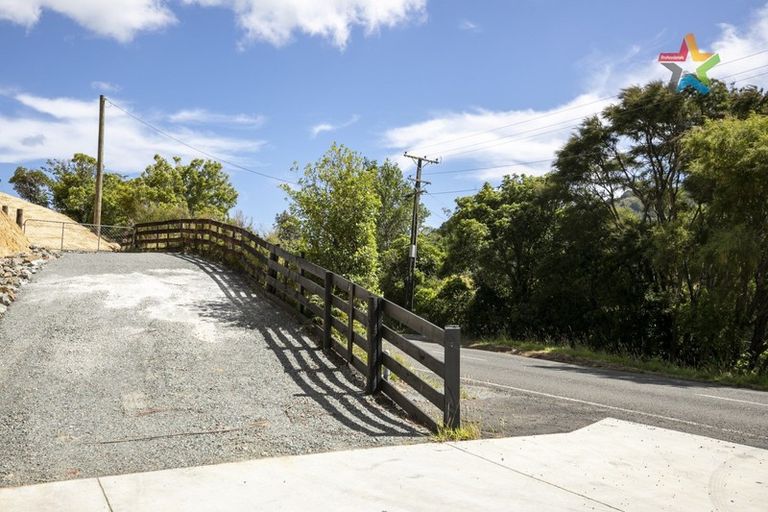 Photo of property in 380 Moores Valley Road, Wainuiomata, 5373