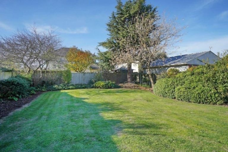 Photo of property in 418 Memorial Avenue, Burnside, Christchurch, 8053