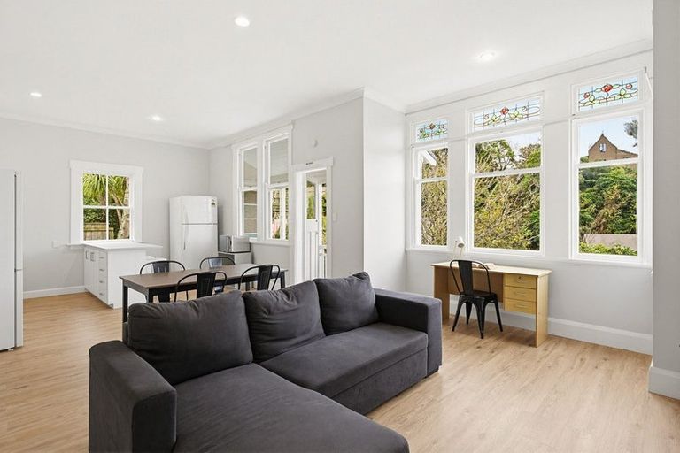 Photo of property in 5 Governor Road, Northland, Wellington, 6012