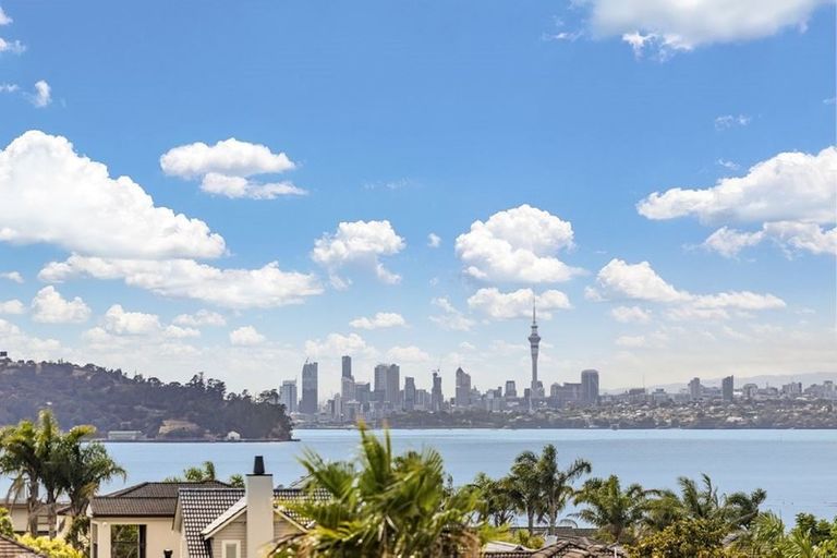 Photo of property in 135 Wiseley Road, West Harbour, Auckland, 0618