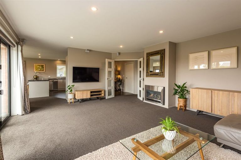 Photo of property in 17 Gosling Crescent, Halswell, Christchurch, 8025