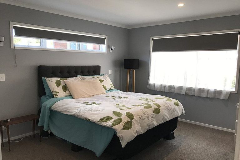 Photo of property in 20 Cypress Place, Sunnynook, Auckland, 0620