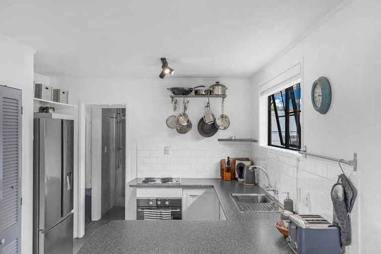 Photo of property in 3 Denarius Lane, Glendene, Auckland, 0602