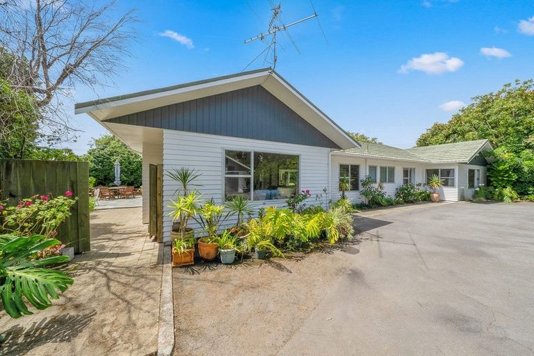 Photo of property in 307 Te Moana Road, Waikanae, 5036