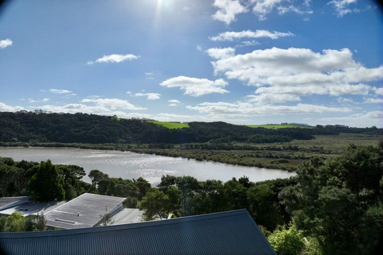 Photo of property in 12a Waterview Place, Haruru, 0204