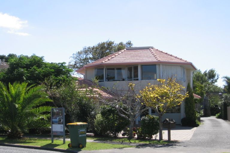 Photo of property in 1/6 Castor Bay Road, Castor Bay, Auckland, 0620