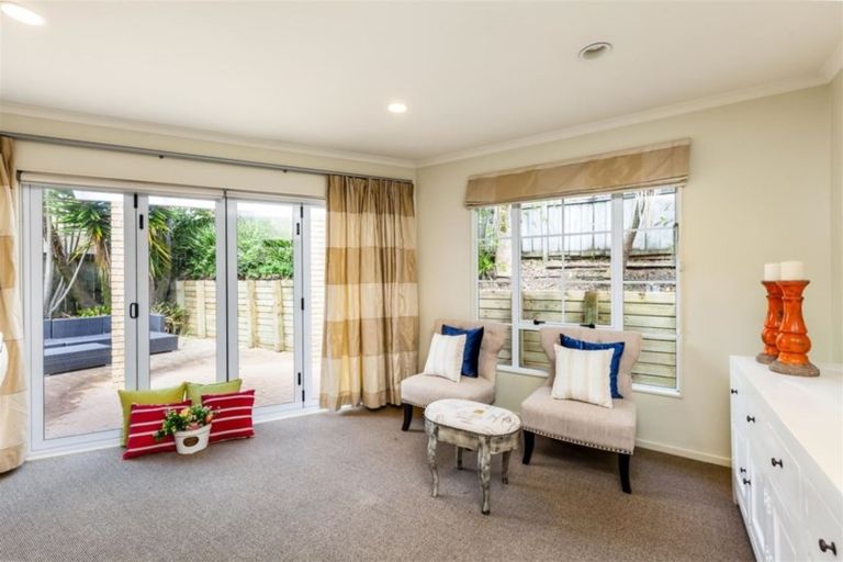 Photo of property in 28 Westminster Gardens, Unsworth Heights, Auckland, 0632