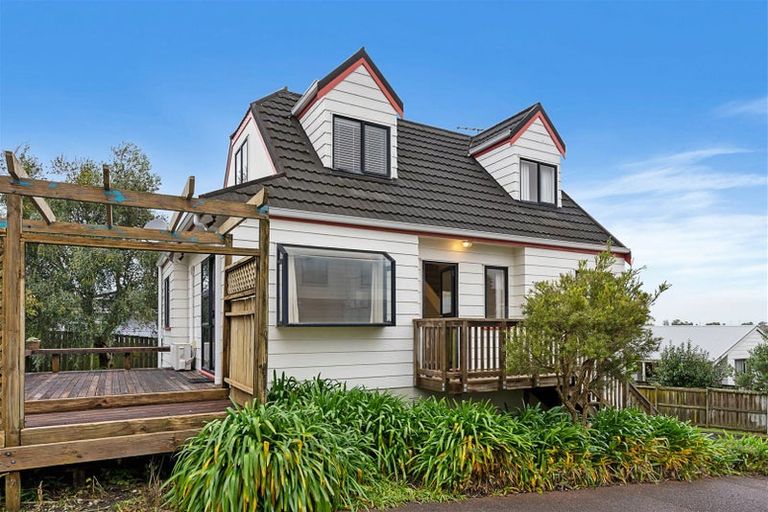 Photo of property in 1/13 Remus Place, Totara Vale, Auckland, 0629