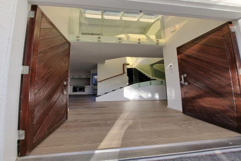 Photo of property in 23 Elsted Place, Goodwood Heights, Auckland, 2105