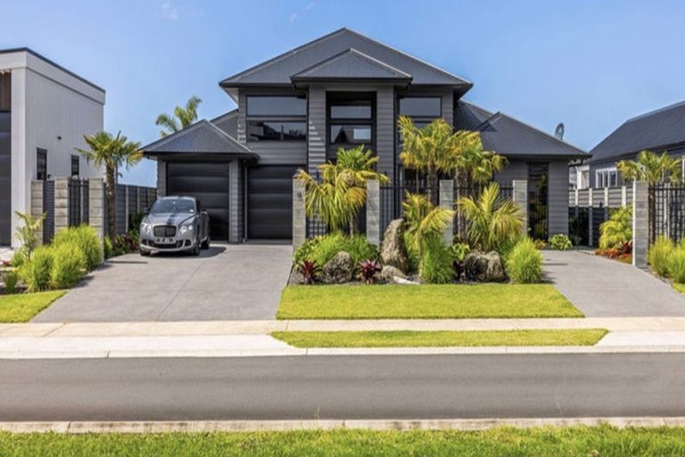 Photo of property in 13 Awatea Drive, Whitianga, 3510