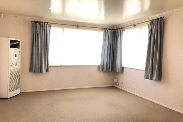 Photo of property in 17 Jamaica Place, Blockhouse Bay, Auckland, 0600