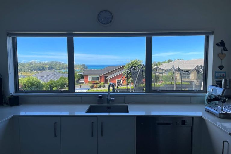 Photo of property in 14 Seaview Crescent, Hatfields Beach, Orewa, 0931