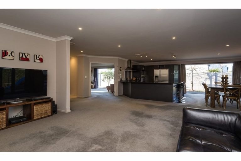 Photo of property in 28 Ruahine Place, Parklands, Christchurch, 8083