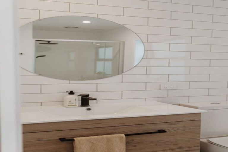 Photo of property in 72 Waipunahau Road, Waikanae, 5036