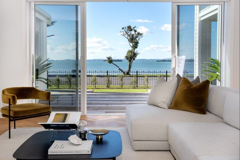 Photo of property in 15 Shelly Beach Parade, Cockle Bay, Auckland, 2014