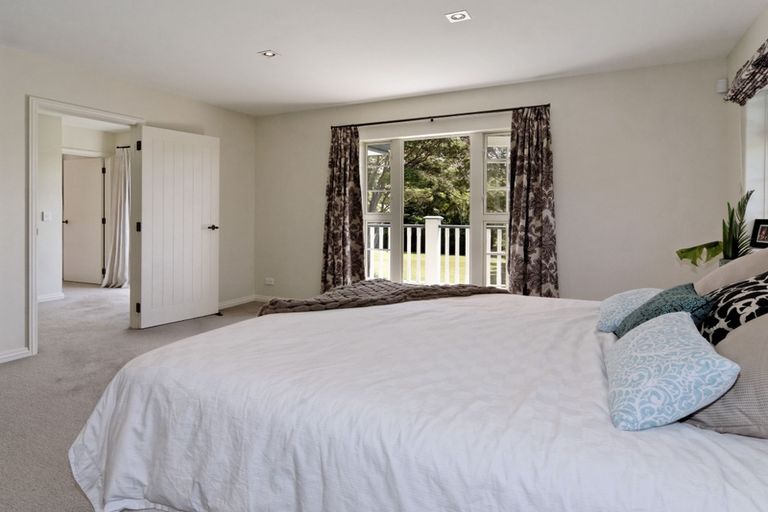 Photo of property in 33 Cochran Road, Oratia, Auckland, 0604