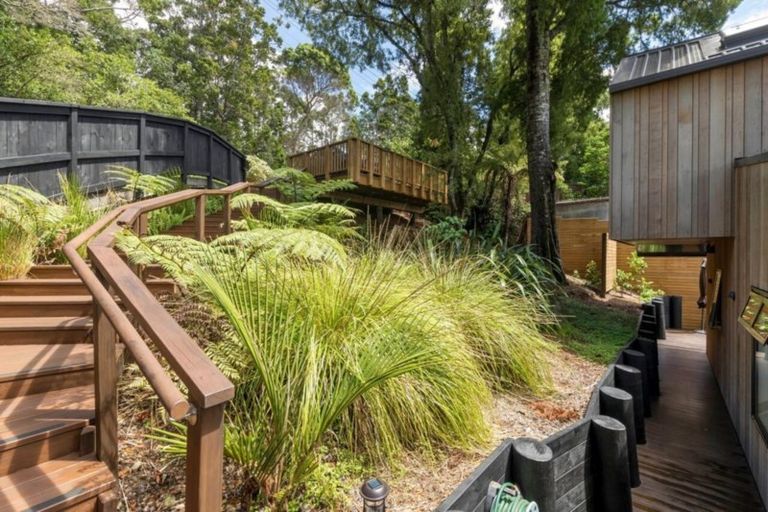 Photo of property in 64 Otitori Bay Road, Titirangi, Auckland, 0604