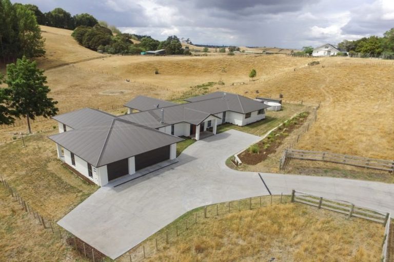 Photo of property in 166 Foster Road, Temple View, Hamilton, 3290