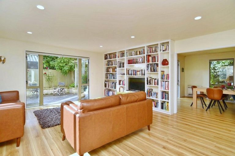 Photo of property in 114b Avonhead Road, Avonhead, Christchurch, 8042