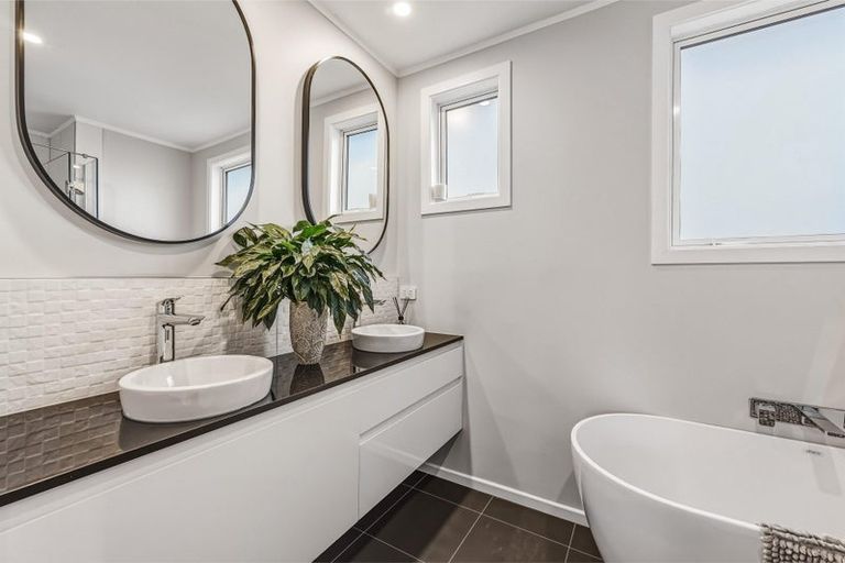 Photo of property in 43 Maude Street, Riverhead, 0820
