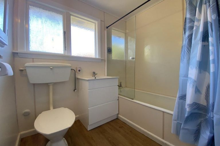 Photo of property in 32 Jennifer Street, Bryndwr, Christchurch, 8053