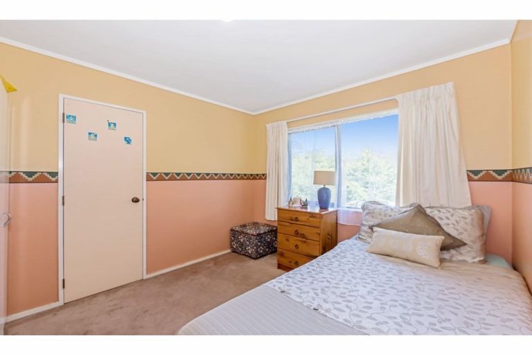 Photo of property in 2/546 Glenfield Road, Glenfield, Auckland, 0629