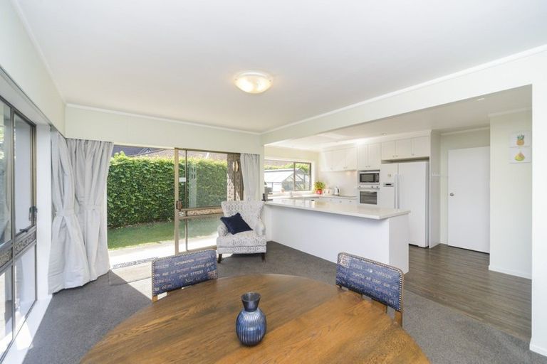 Photo of property in 15 Truscott Grove, Awapuni, Palmerston North, 4412