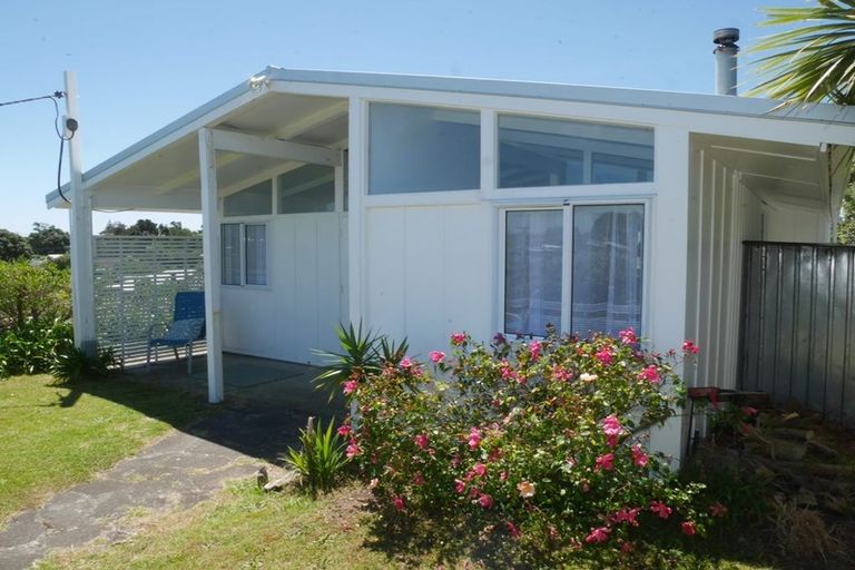 Photo of property in 25 Hemara Street, Waikanae Beach, Waikanae, 5036